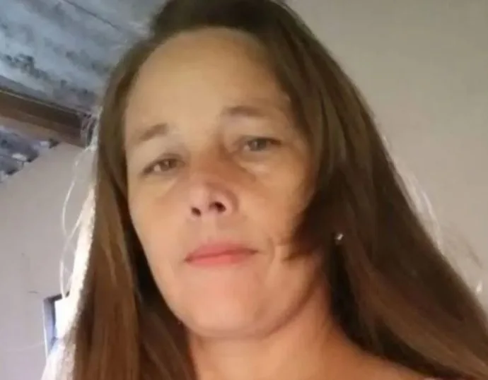 Mulher é morta a facadas pelo ex-companheiro em Água Clara