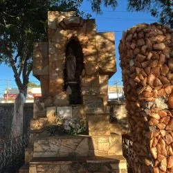 Tumulo tinha mina de água e atraía religiosos