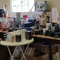 Bazar Solidário terá eletrônicos, perfumes importados e roupas com desconto (Foto: Divulgação)