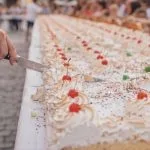 Bolo gigante de 840 quilos celebra 127 anos de Campo Grande