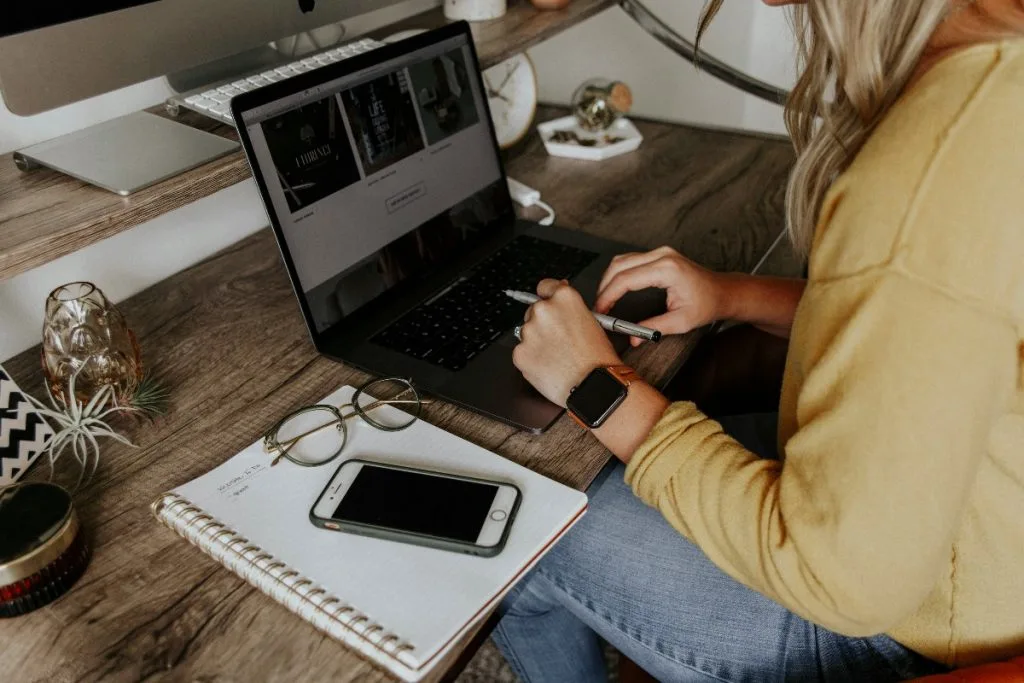 Cursos gratuitos - online e gratuíto para jovens