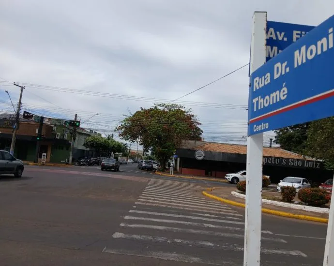 Relação entre a Rua Monir Thomé e a Escola Estadual Afonso Pena em Três Lagoas