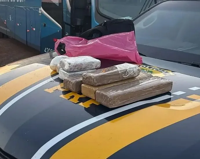 Mulher é presa com quase 4 kg de drogas em ônibus em Camapuã