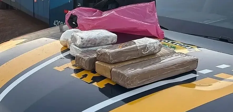 Mulher é presa com quase 4 kg de drogas em ônibus em Camapuã