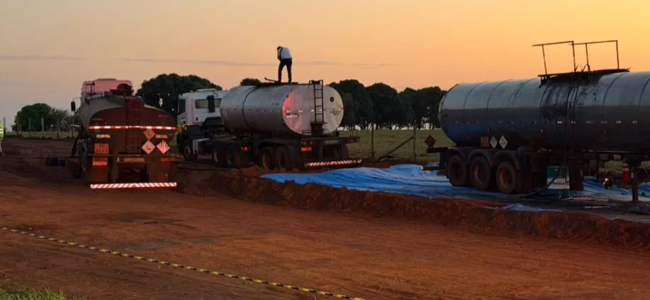 Trabalhador cai em tanque de piche ao tentar recuperar celular em Jaraguari