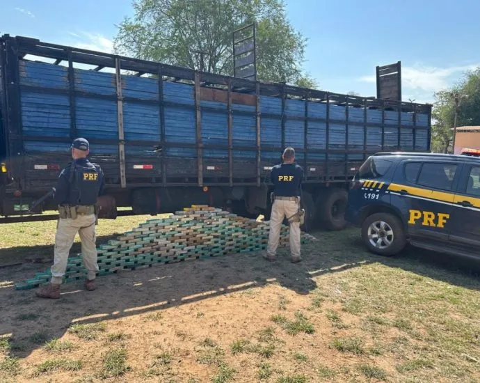 PRF apreende 195 kg de cocaína em caminhão na BR-262 em Corumbá