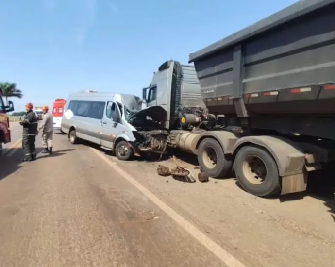Acidente na BR-376 deixa 7 feridos em Dourados
