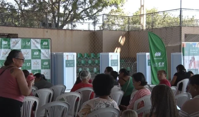 Elektro entrega geladeiras novas a famílias de baixa renda em Três Lagoas