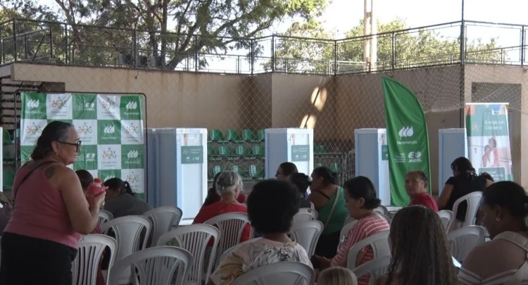 Elektro entrega geladeiras novas a famílias de baixa renda em Três Lagoas