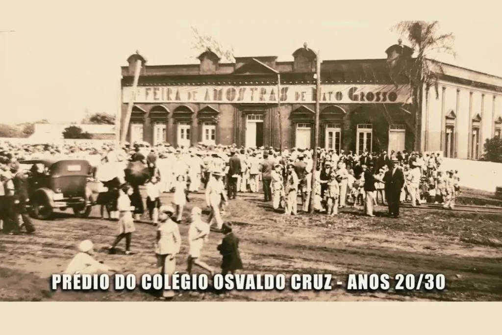 Prédio do Colégio Osvaldo Cruz de quando ainda era um armázem. (Foto: Documentário "Osvaldo Cruz - Restaurando o Passado")