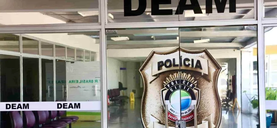 Ex-marido vaza foto íntima de mulher após acessar Instagram em Campo Grande