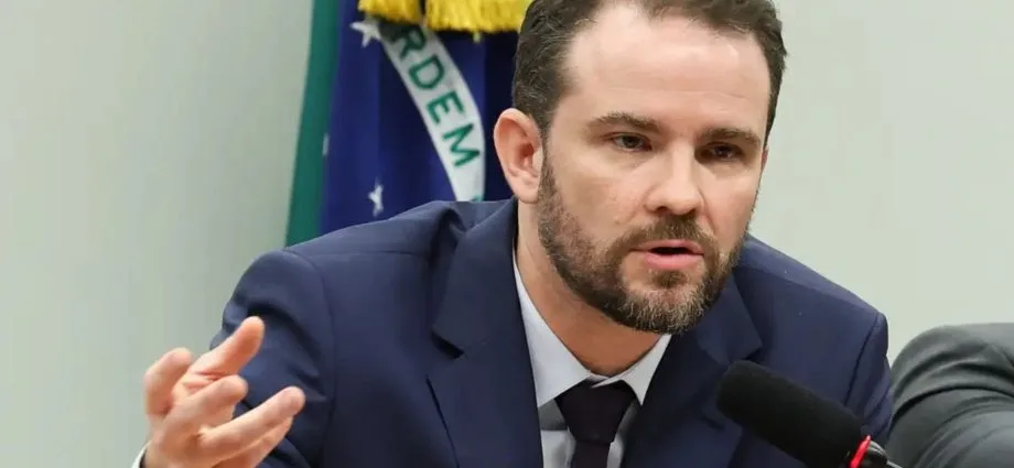 Governo Brasileiro Avalia Aplicação da Lei da Reciprocidade em Resposta aos EUA