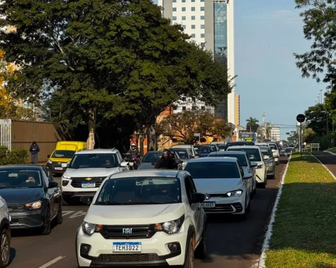 Acidente na Avenida Afonso Pena deixa duas pessoas feridas em Campo Grande