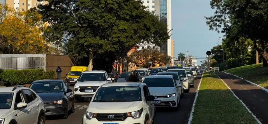 Acidente na Avenida Afonso Pena deixa duas pessoas feridas em Campo Grande
