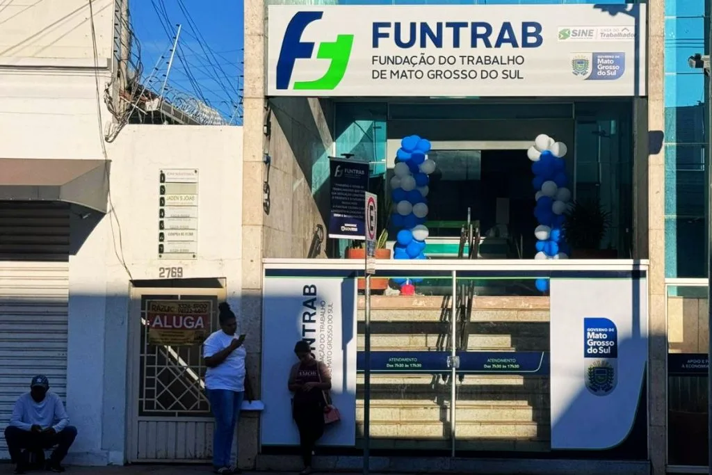 Fachada da Funtrab, que oferece vagas de emprego em Campo Grande (Foto: Vivian Krajewski)