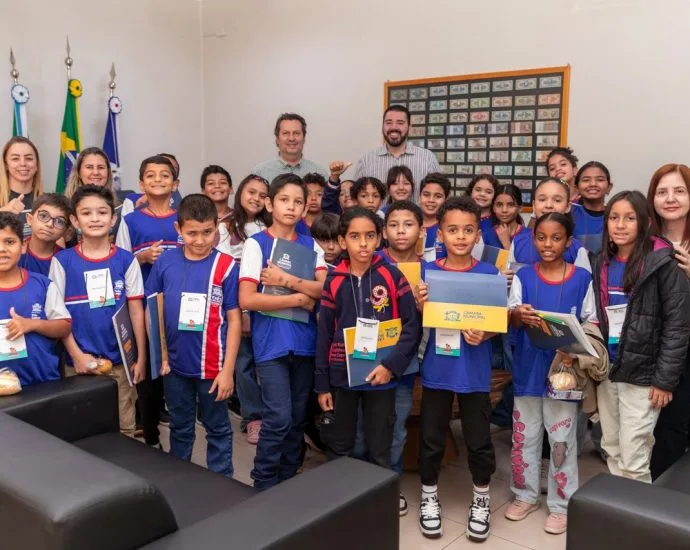 Visita guiada à Câmara de Três Lagoas envolve estudantes em cidadania