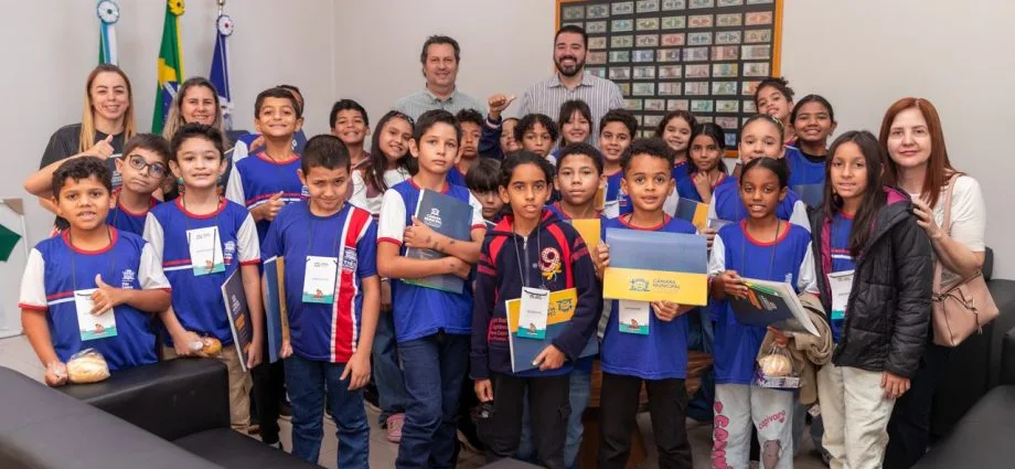 Visita guiada à Câmara de Três Lagoas envolve estudantes em cidadania