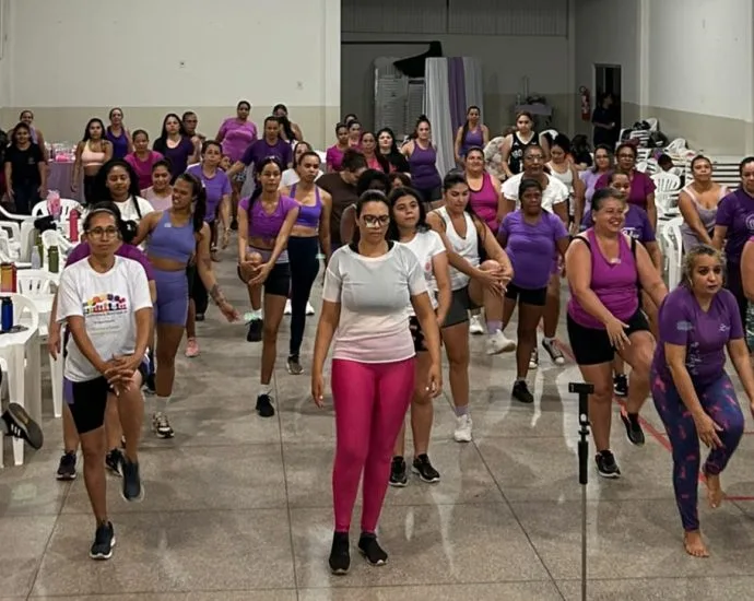 Aulas de Zumba em Água Clara apoiam a campanha Agosto Lilás