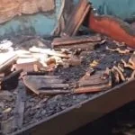 Mãe de três crianças busca ajuda após incêndio em Campo Grande
