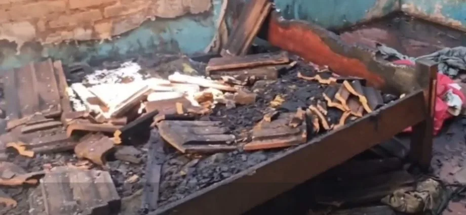 Mãe de três crianças busca ajuda após incêndio em Campo Grande