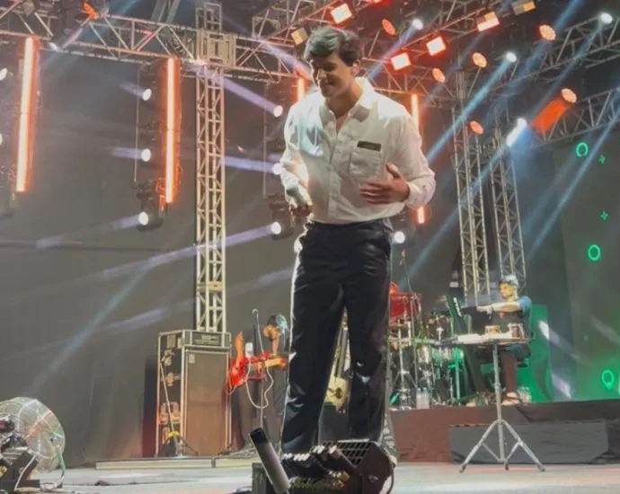 Léo Foguete encanta público no Festival de Inverno em Bonito