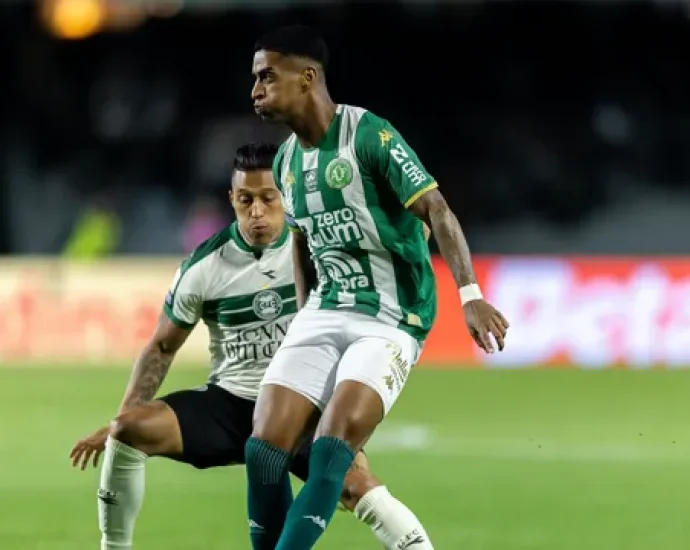 Coritiba vence Chapecoense por 2 a 1 no Couto Pereira