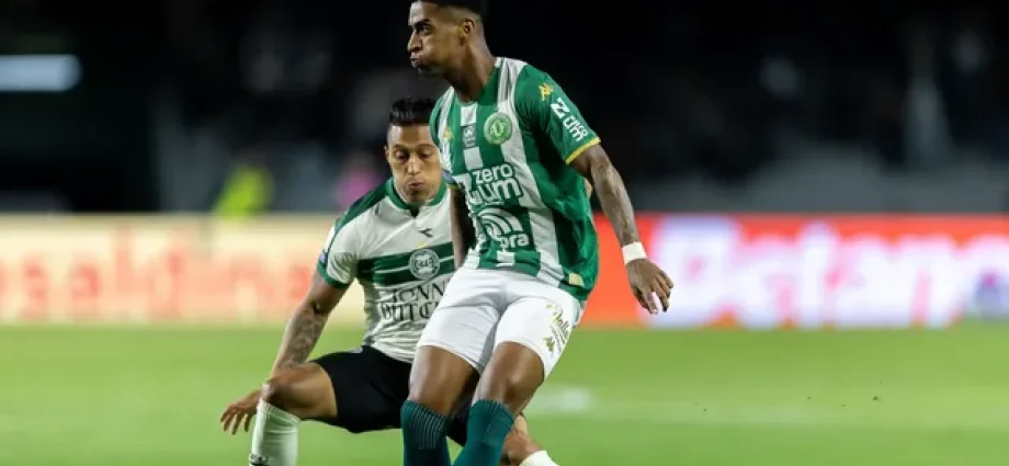 Coritiba vence Chapecoense por 2 a 1 no Couto Pereira