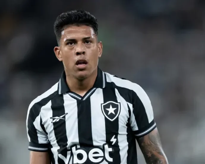 Empate entre Botafogo e Fluminense em clássico carioca com Matheus Martins em campo