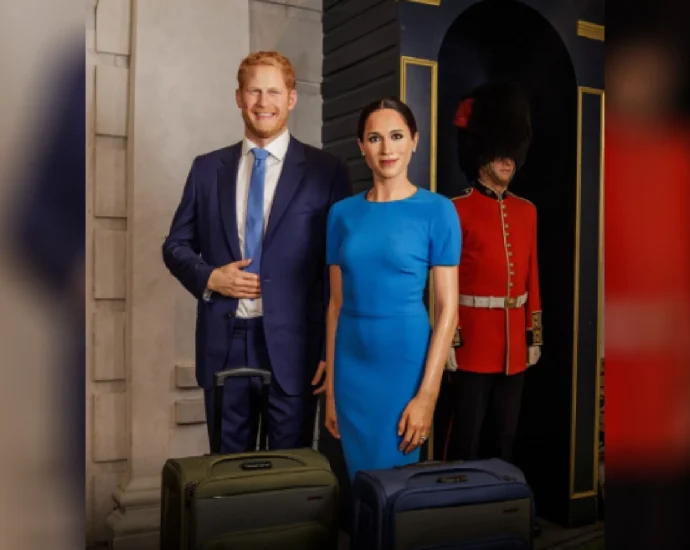 Madame Tussauds reposiciona figuras de Harry e Meghan com malas prontas