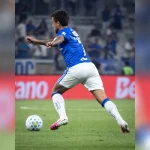 Cruzeiro vira sobre o Flamengo com gol nos acréscimos