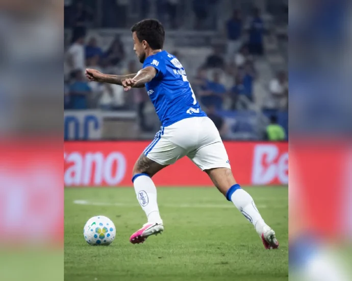 Cruzeiro vira sobre o Flamengo com gol nos acréscimos