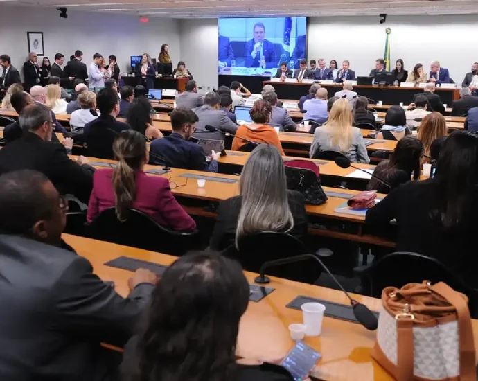 Câmara dos Deputados instala comissão para analisar PEC da redução da maioridade penal