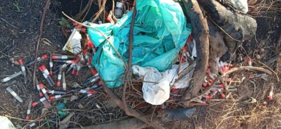 Lixo hospitalar encontrado em terreno preocupa moradores em Três Lagoas