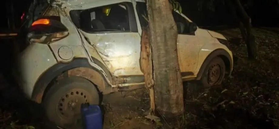 Motorista embriagado causa acidente ao colidir com árvore em Anastácio