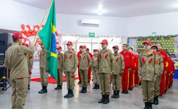 Formatura de crianças e adolescentes em projeto social em Ribas do Rio Pardo