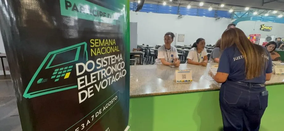 Urna Eletrônica é Apresentada na Feira Central de Campo Grande durante Semana Nacional do Voto