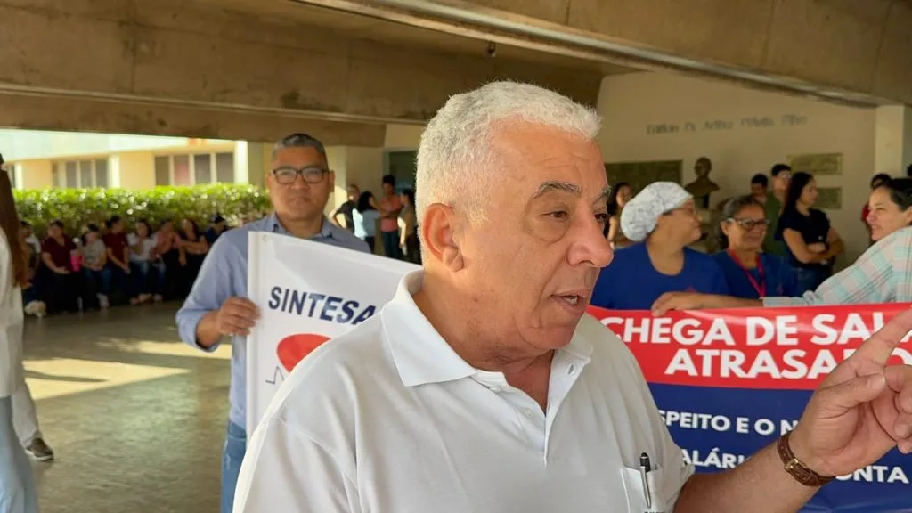 Funcionários da Santa Casa protestam por salários atrasados em Campo Grande