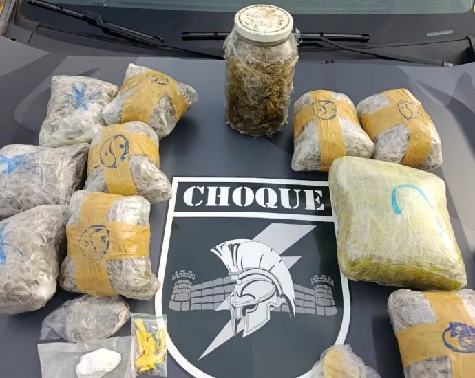 Homem é preso com 7 kg de skunk e drogas em Campo Grande