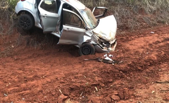 Capotamento de Fiat Argo em Três Lagoas deixa homem ferido e gera investigação