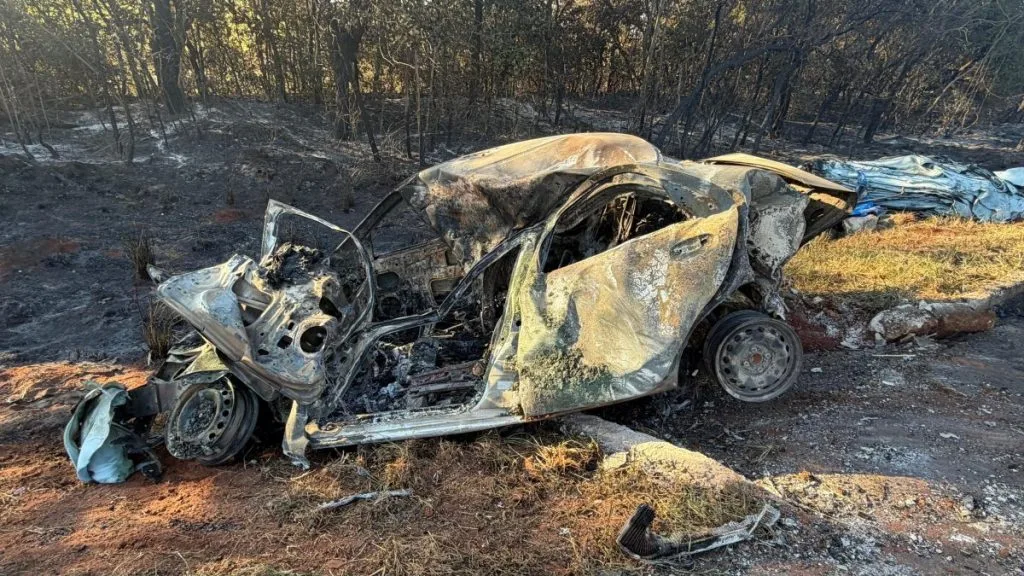 Carros foram consumidos pelo fogo (Foto: Dyego Queiroz)