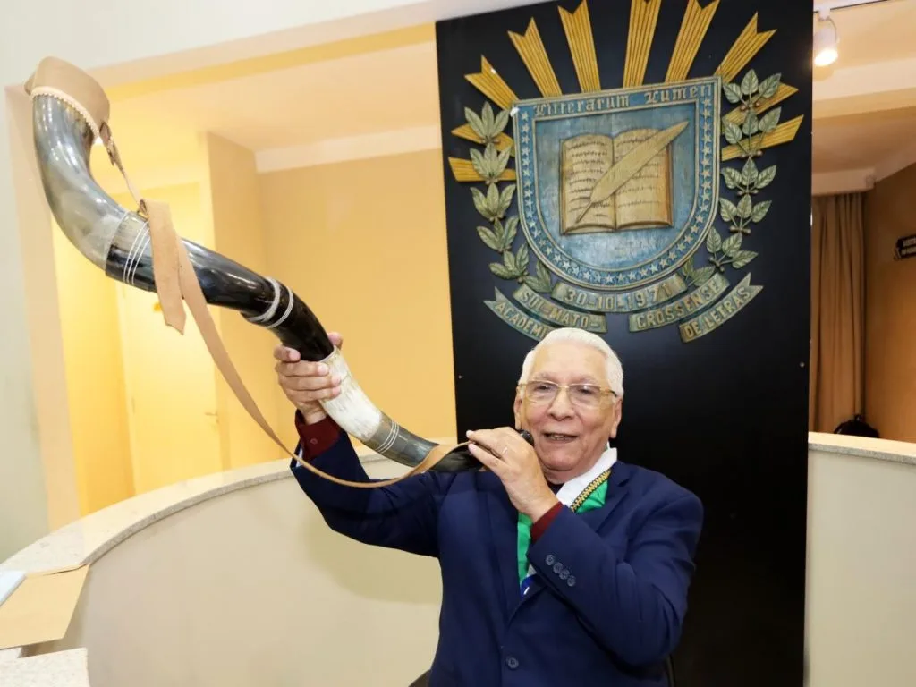 Brígido Ibanhes é empossado como novo imortal da Academia Sul-Mato-Grossense de Letras