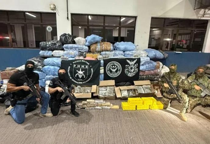 Duas pessoas são presas com mais de 1,3 tonelada de drogas em Corumbá