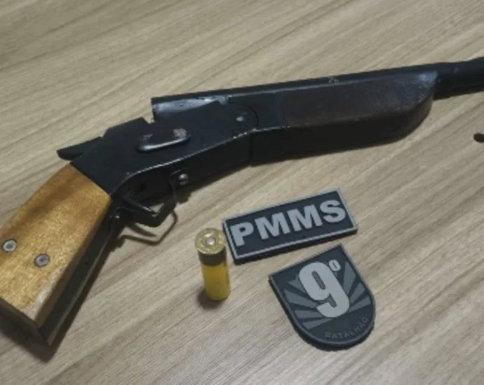 Homem é preso por porte ilegal de arma em bar em Jaraguari