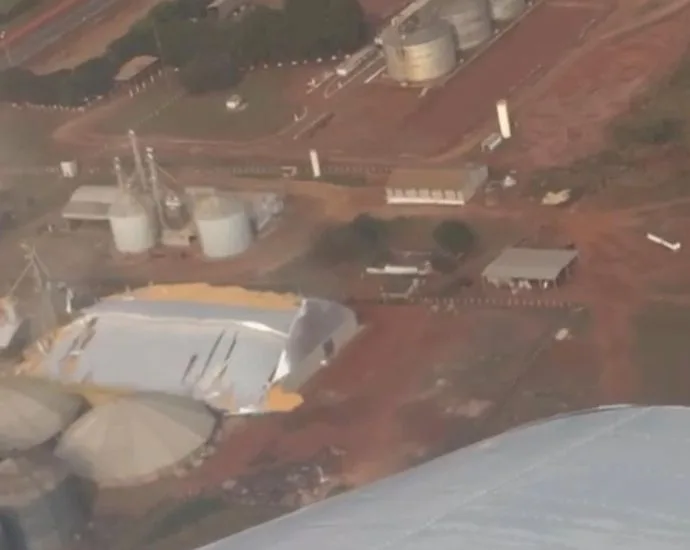 Desabamento de armazém em São Gabriel do Oeste deixa danos significativos