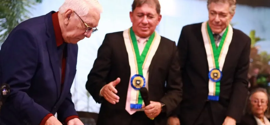 Brígido Ibanhes é empossado como novo imortal da Academia Sul-Mato-Grossense de Letras