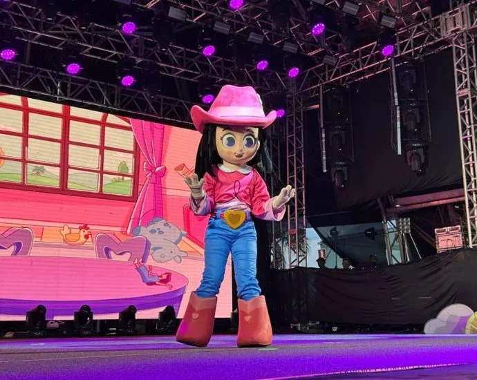 Festival de Inverno de Bonito anima crianças com Boiadeirinha