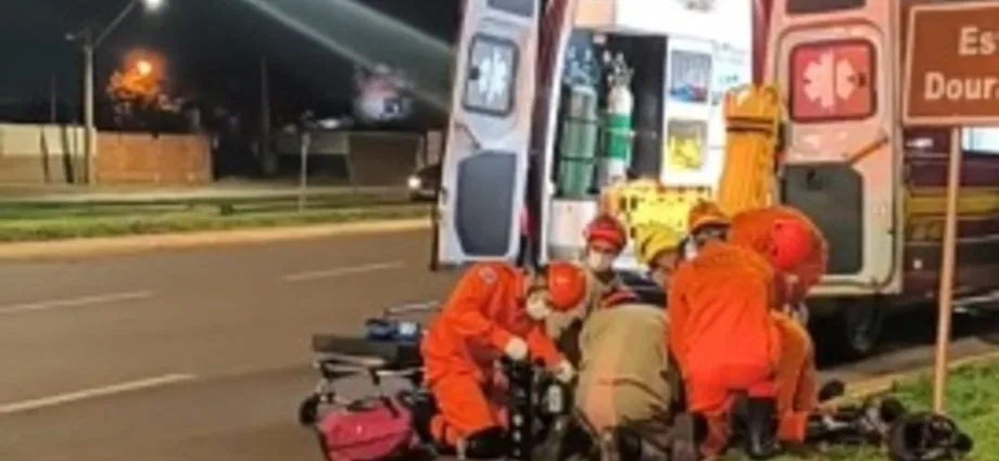Motociclista de 47 anos sofre acidente grave em Dourados