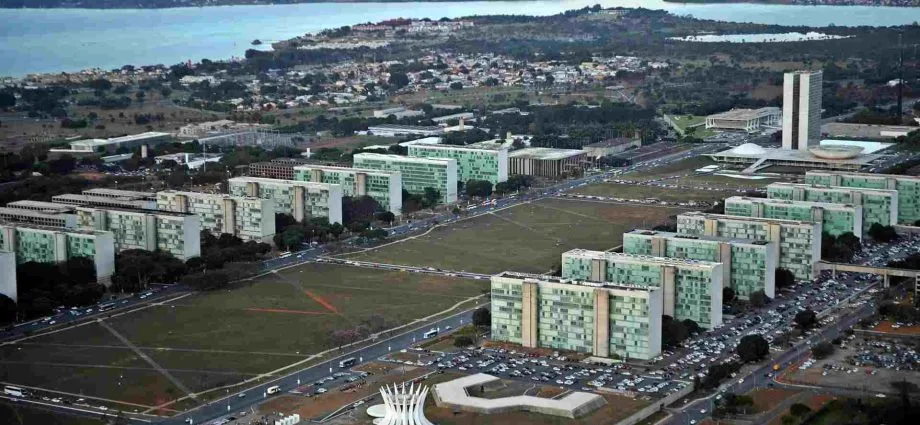 Governo federal propõe limite para reajuste de servidores em 2027