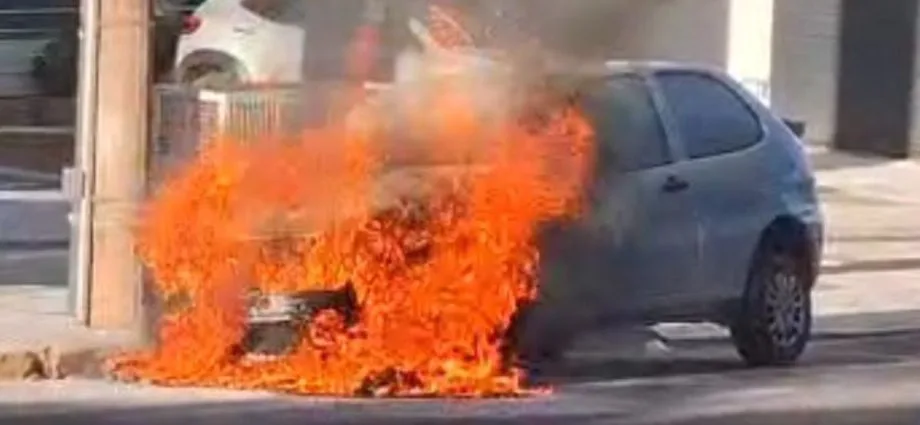 Incêndio Consome Carro na Avenida Afonso Pena em Campo Grande
