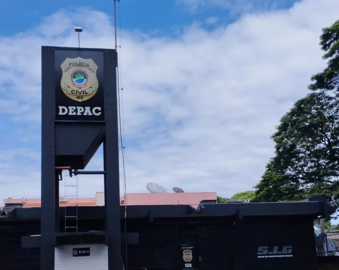 Mulher é presa por feminicídio em Dourados, MS
